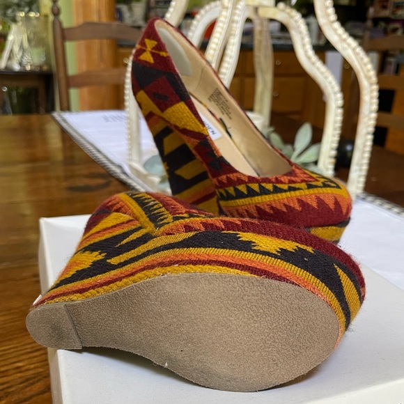 Steve Madden shoes | Aztec Pammyy Wedges | Red & Blue - Picture 5 of 5
